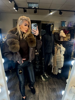 RUDA PŪKINĖ STRIUKĖ SU NAT.KAILIU,BEI KAPIŠONU