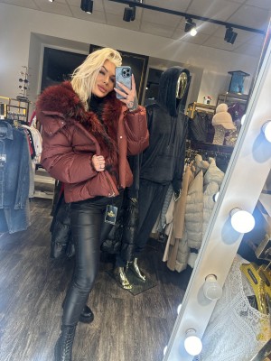 BORDO PŪKINĖ STRIUKĖ SU NAT.KAILIU,BEI KAPIŠONU