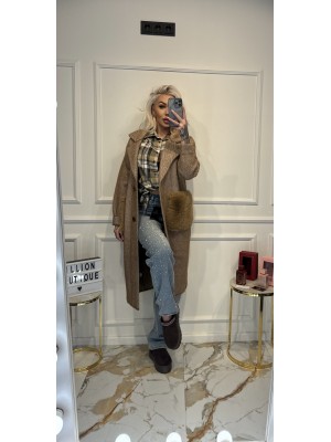 KREMINIS PALTAS SU PŪKUOTUOMIS KIŠENĖMIS