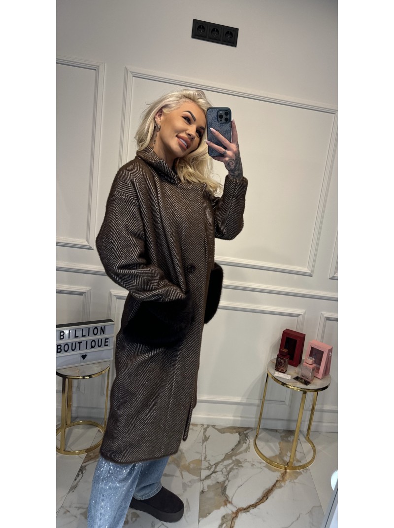 KREMINIS PALTAS SU PŪKUOTUOMIS KIŠENĖMIS