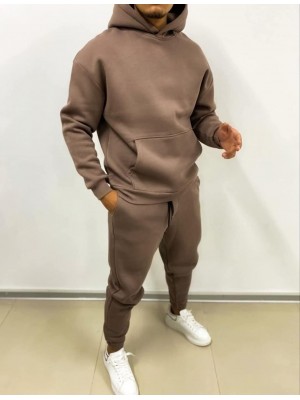 ŠOKOLADINIAI OVERSIZE SU PAŠILTINIMU SPORTINIAI KOSTIUMAI ŠOKOLADINIAI OVERSIZE SU PAŠILTINIMU SPORTINIAI KOSTIUMAI